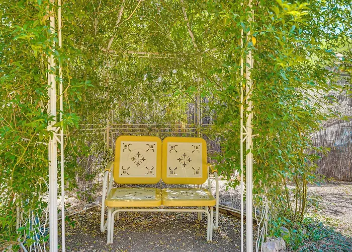 Vibrant 'casa Paloma' W/ Patio - Near Vineyards! *