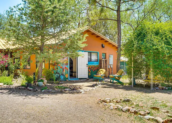 Vibrant 'casa Paloma' W/ Patio - Near Vineyards!