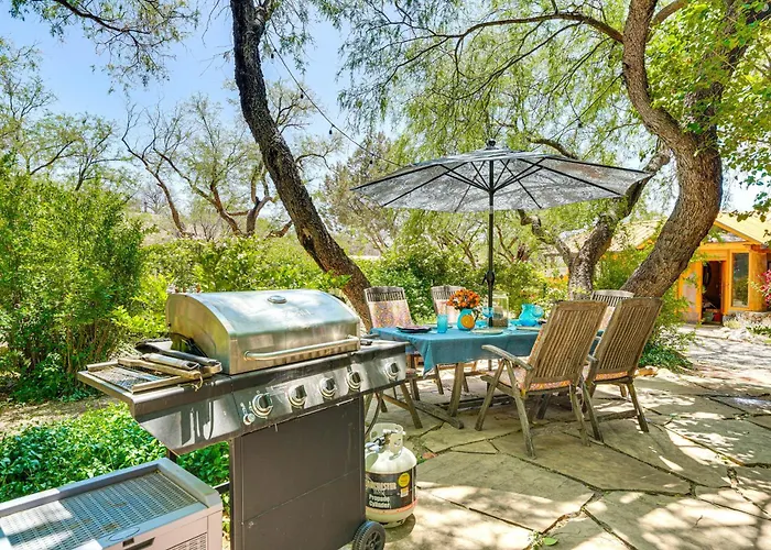 Vibrant 'casa Paloma' W/ Patio - Near Vineyards! Apartment