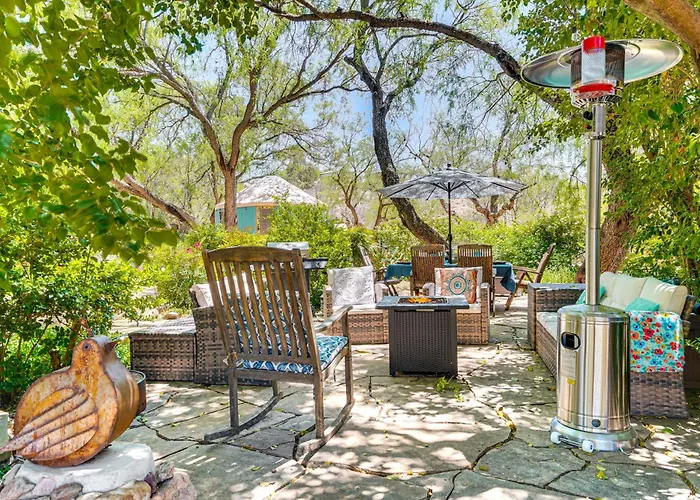 Vibrant 'casa Paloma' W/ Patio - Near Vineyards! *