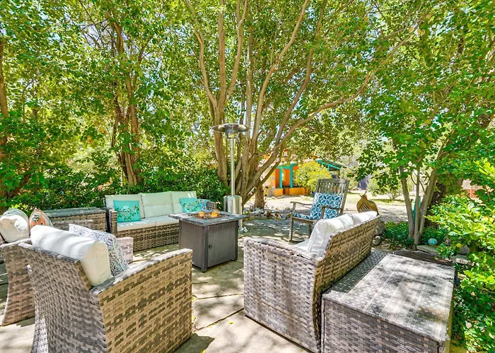 Vibrant 'casa Paloma' W/ Patio - Near Vineyards! Apartment