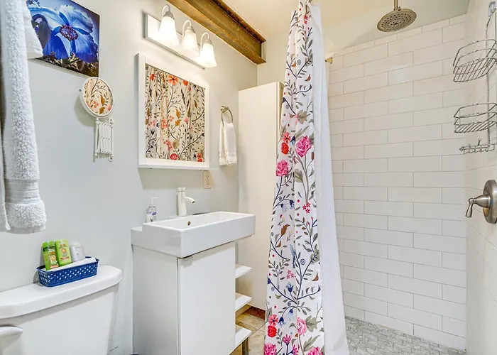 Vibrant 'casa Paloma' W/ Patio - Near Vineyards! *
