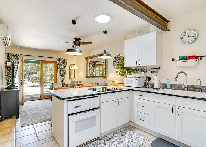 Apartment Vibrant 'casa Paloma' W/ Patio - Near Vineyards! Patagonia