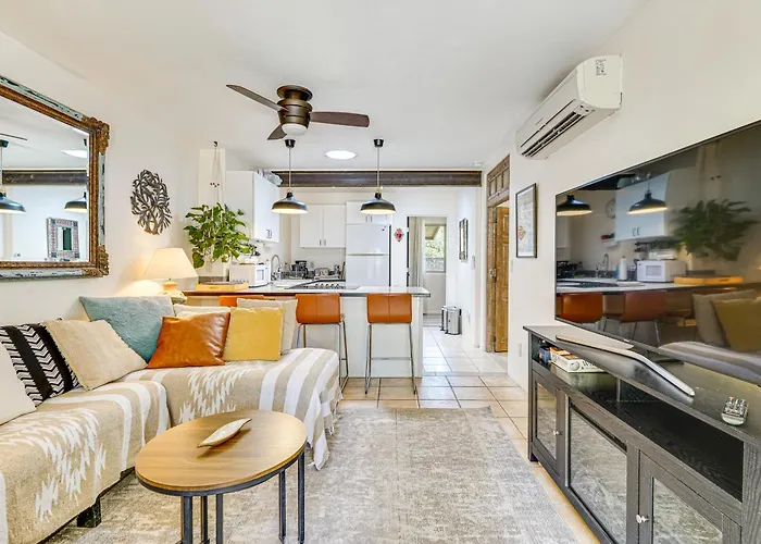 Vibrant 'casa Paloma' W/ Patio - Near Vineyards!